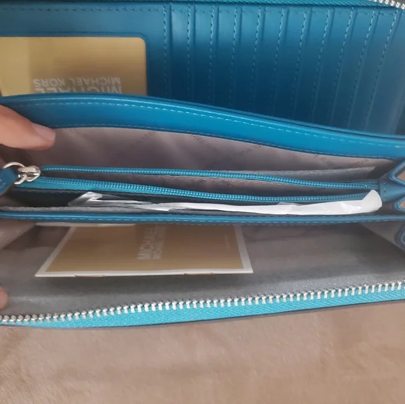 Michael Kors Jet Set Travel Large Continental Wristlet Wallet Lagoon Leather - Picture 3 of 3